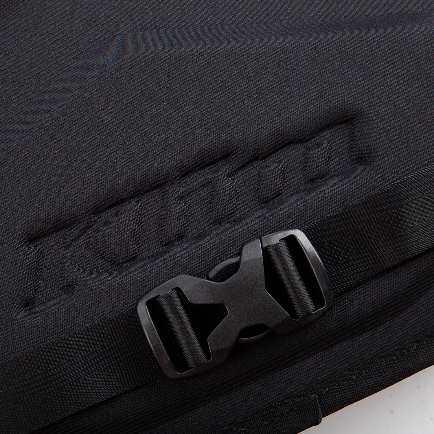 Sac à dos Arsenal 15 Backpack - 3553-001_Stealth-Black_03