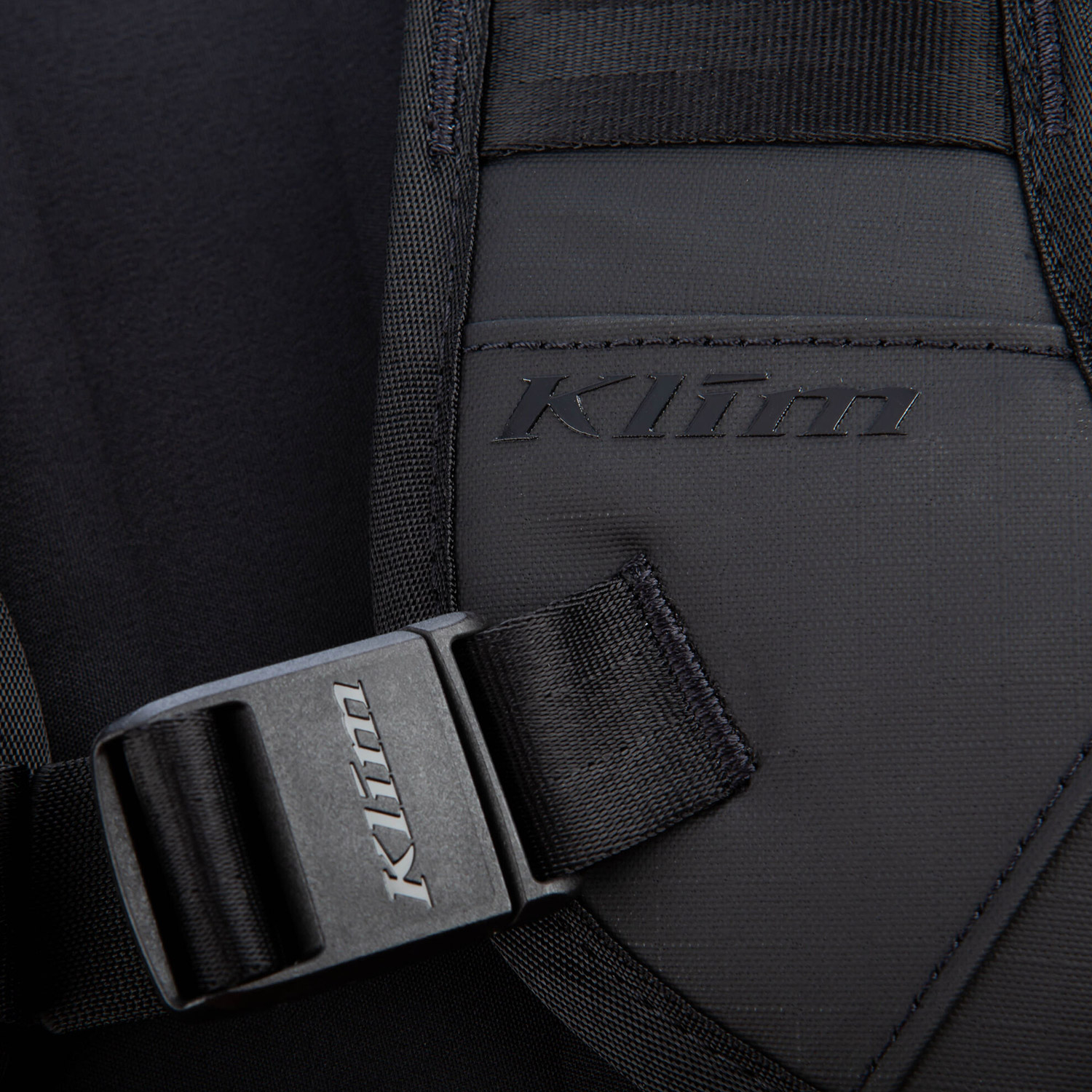 Sac à dos Arsenal 15 Backpack - 3553-001_Stealth-Black_04